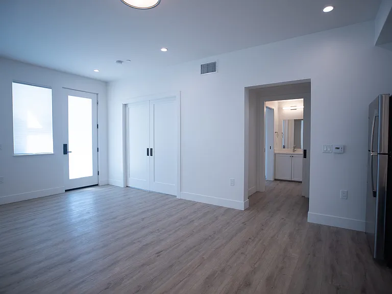 325 W Anapamu St #A — Photo 8