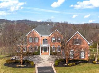 9 Hallett Dr, Pennington, NJ 08534