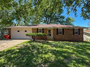 3715 S Walnut Hill Dr, Springfield, MO 65807