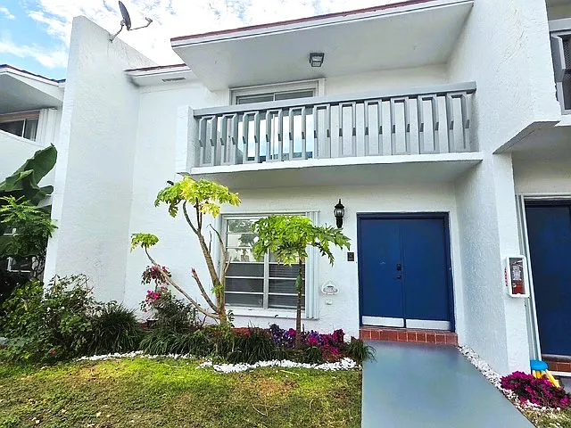 17160 SW 94th Ave — Photo 1