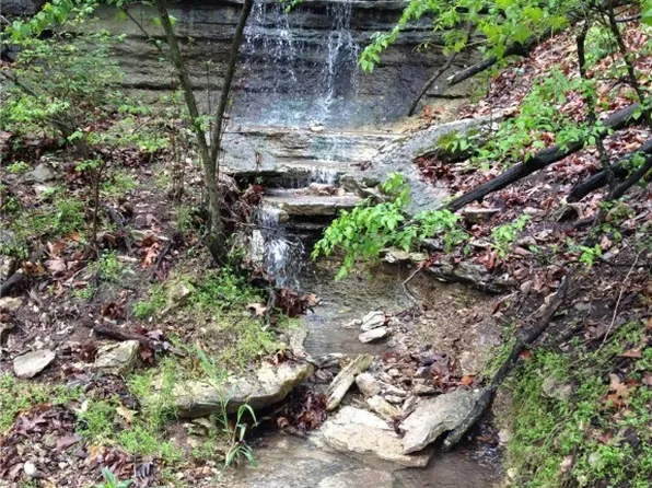 11 Jackson Ridge Rd, Eureka Springs, AR 72631