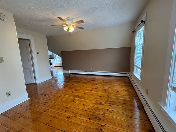 living room w knee wall accent