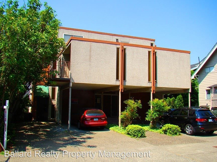 1st image of 2037 Franklin Ave E APT 302