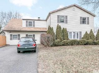 50 Matsunaye Dr, Medford, NY 11763