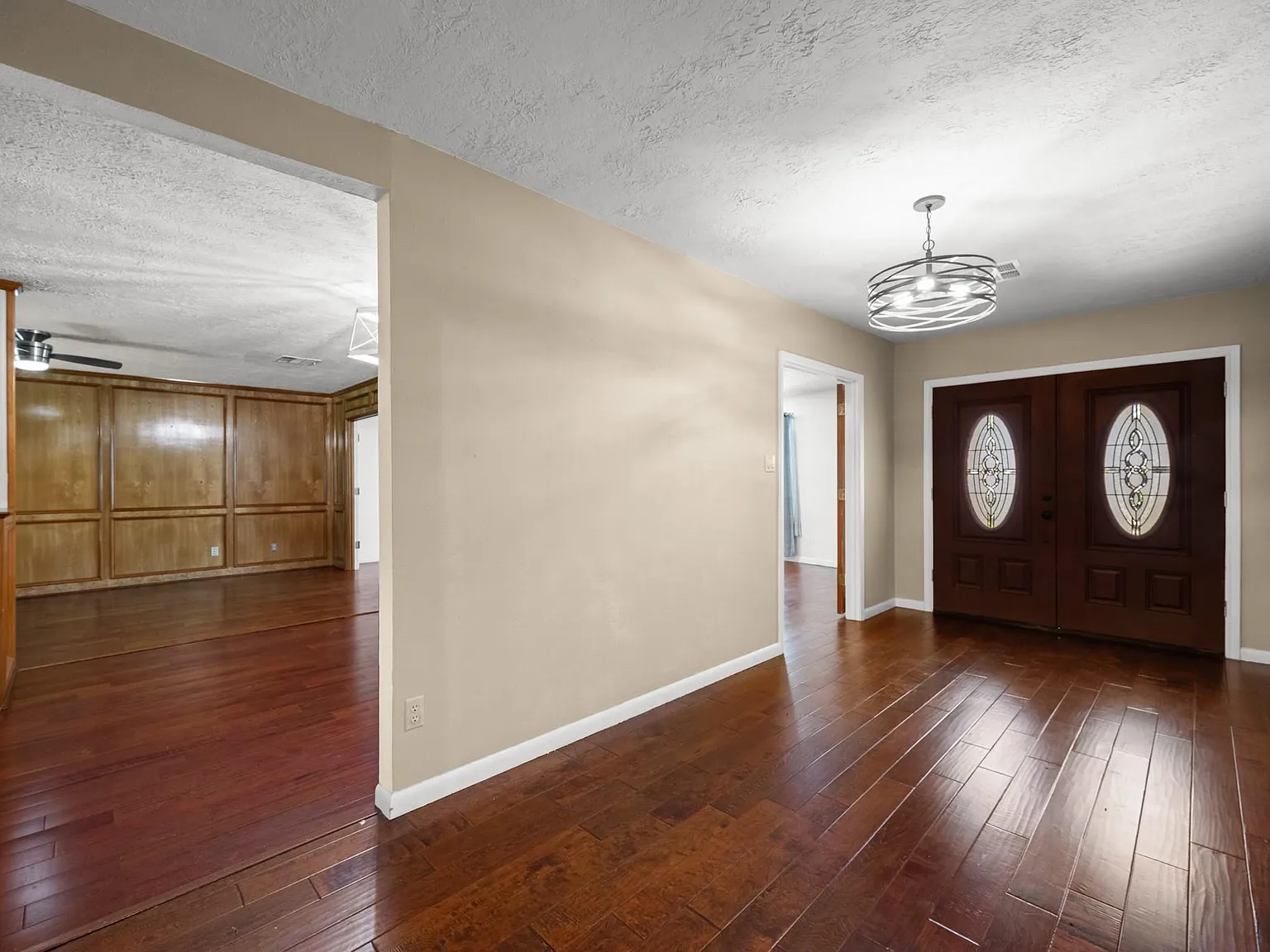 3 bed, 2.5 bath, 2500 sqft, $2,400 — Photo 3