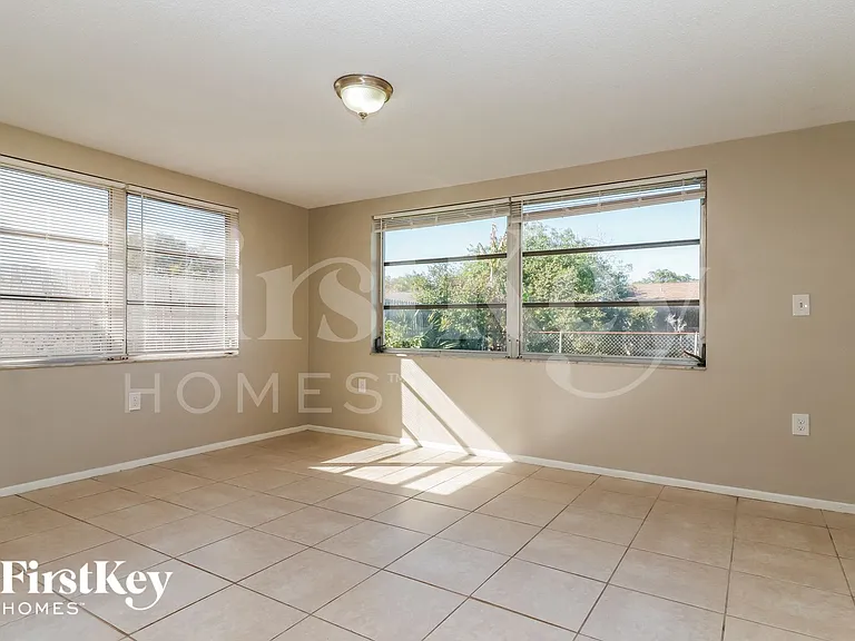 9231 Glen Moor Ln — Photo 10