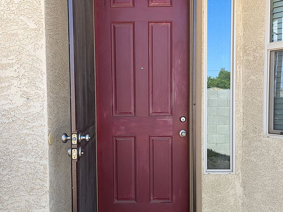 5th image of 559 E 4th Pl