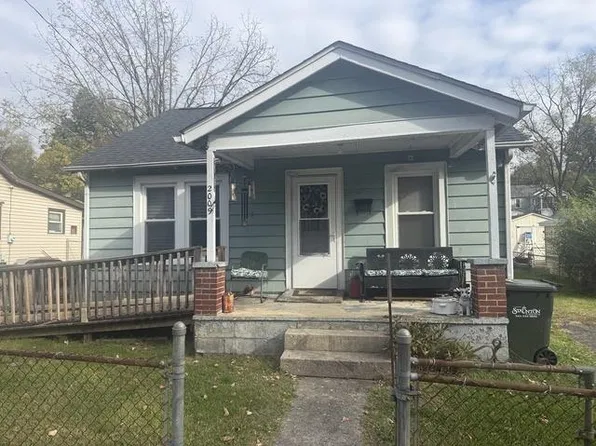 2009 1st St, Staunton, VA 24401