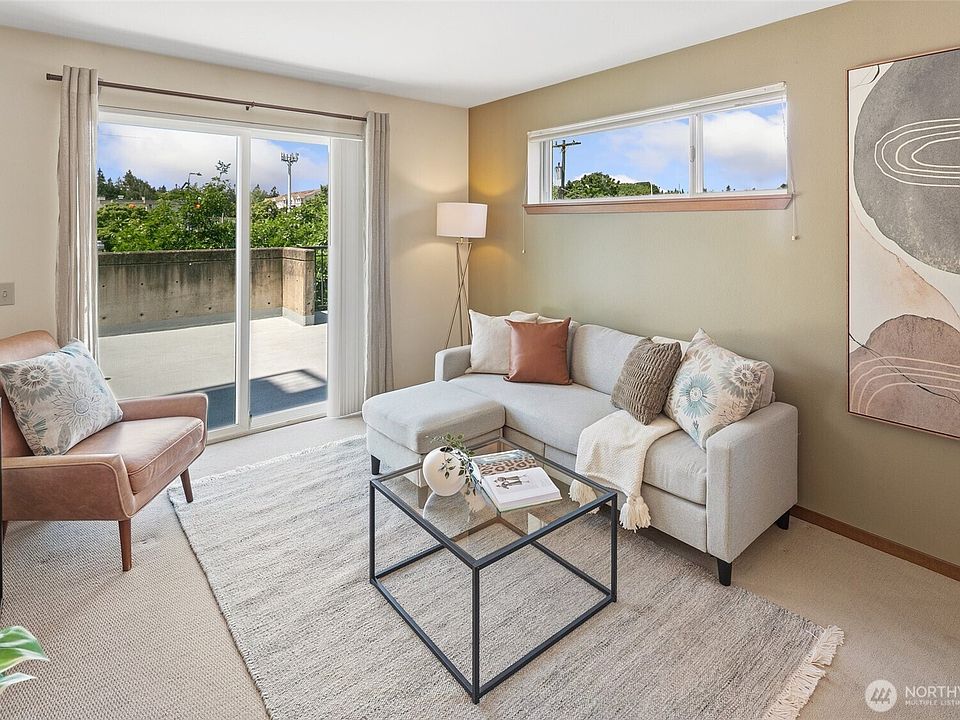 1st image of 12334 31st Avenue NE #202