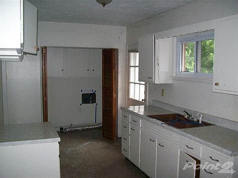 3rd image of 1900 Bourbon Ln