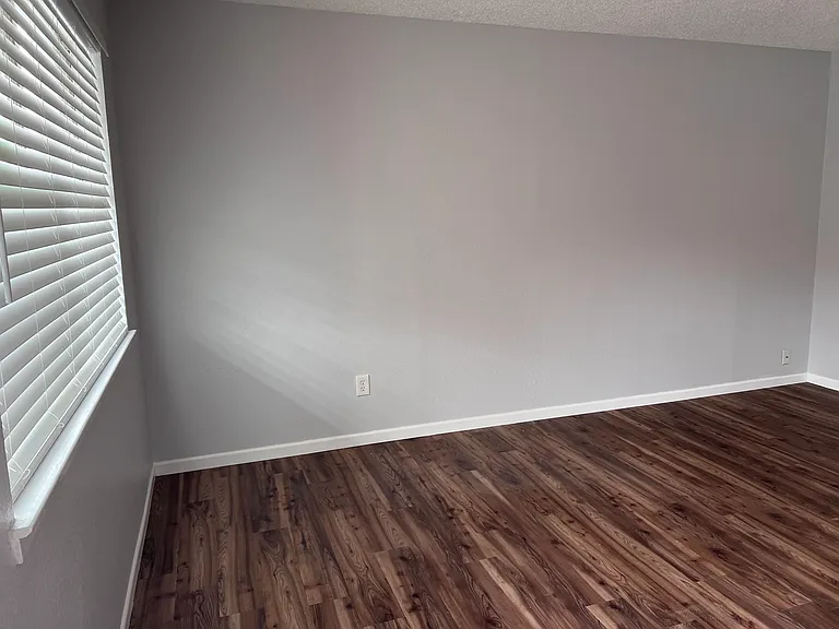 405 Root Ave #6 — Photo 3