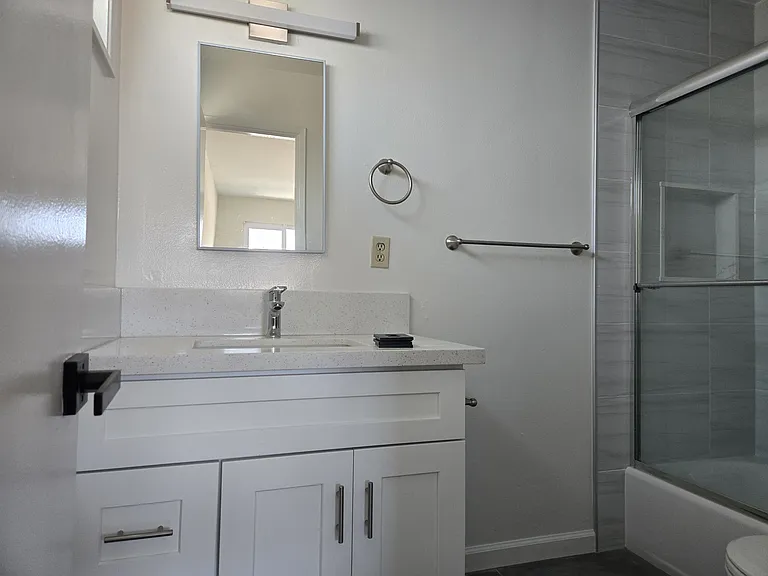 367 E 18th St #6 — Photo 17