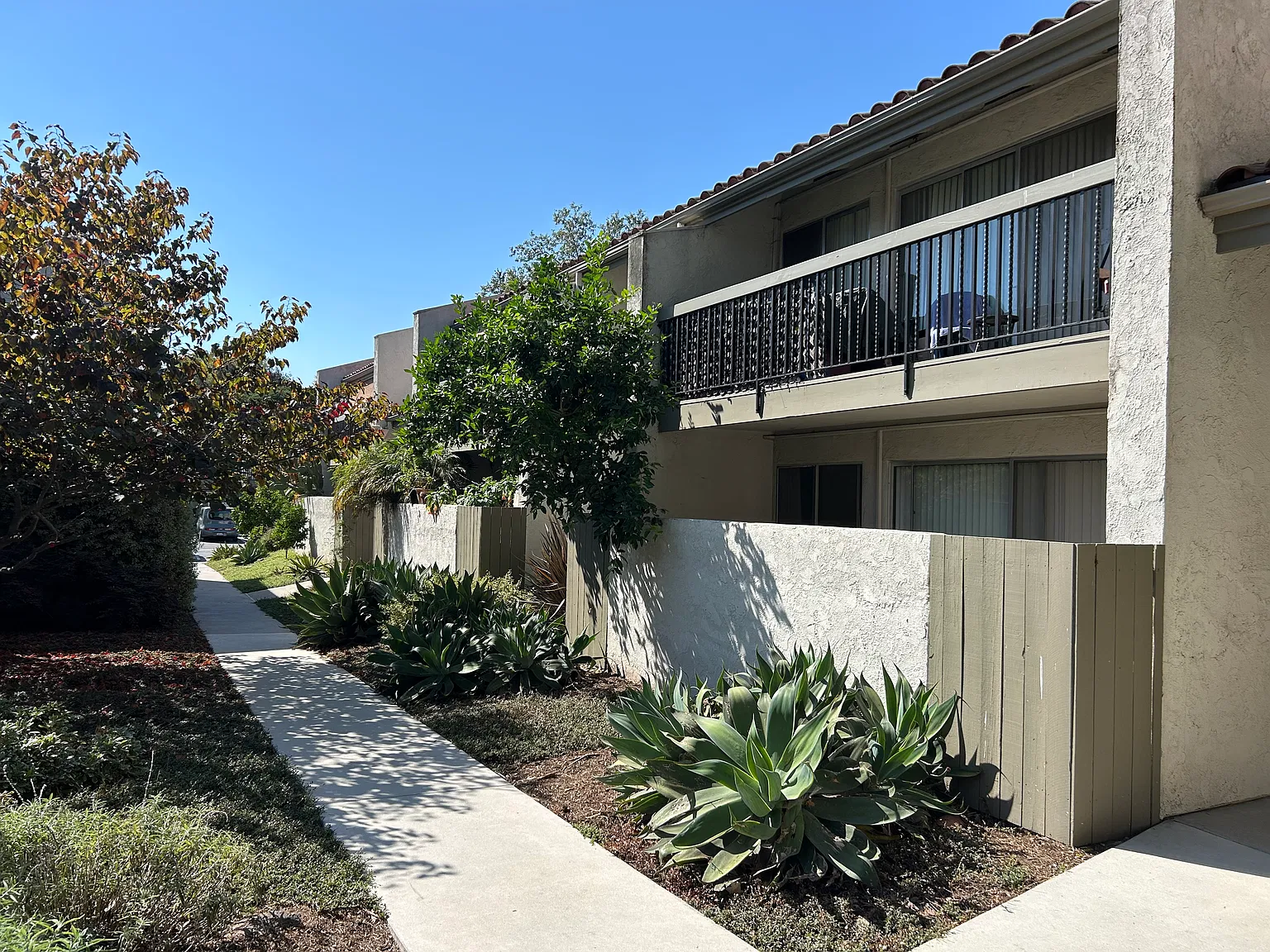Dearborn Pl, Goleta — Photo 1
