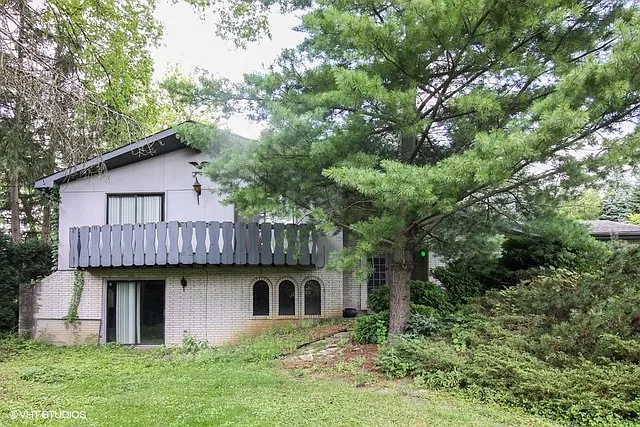 5918 Clarendon Hills Rd photo 1