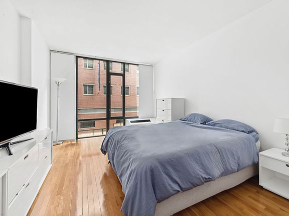 5th image of 148 E 24th St APT 4A