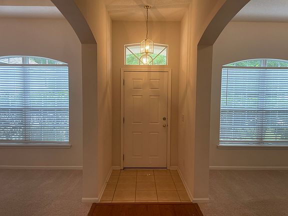 3rd image of 1418 W Chinaberry Ct
