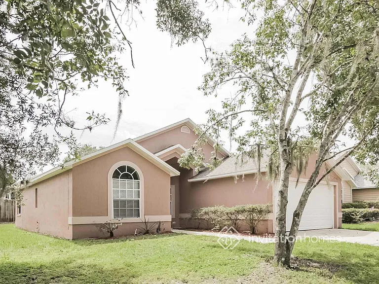 428 Lancers Dr — Photo 3