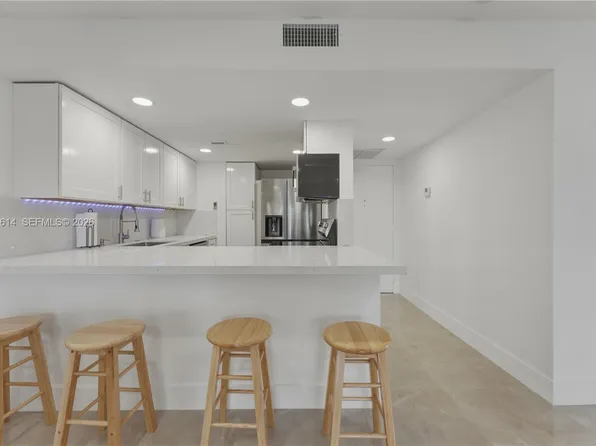3702 NE 171st St APT 17, North Miami Beach, FL 33160