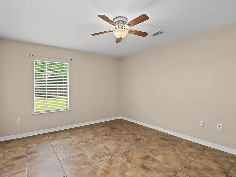 2 Fleetwood Dr — Photo 10