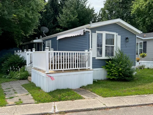 176 Shoreline Dr E, Pt Sanilac, MI 48469