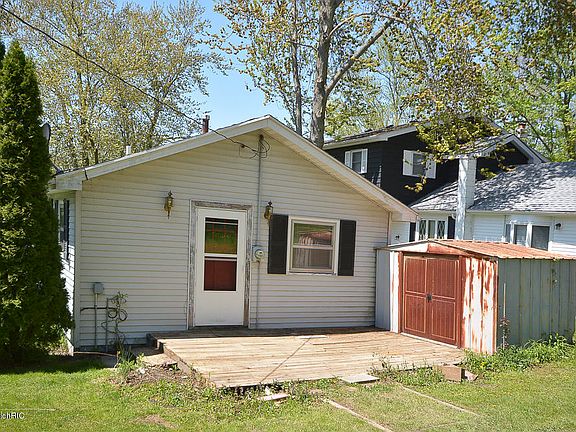 2nd image of 45346 15th Ave