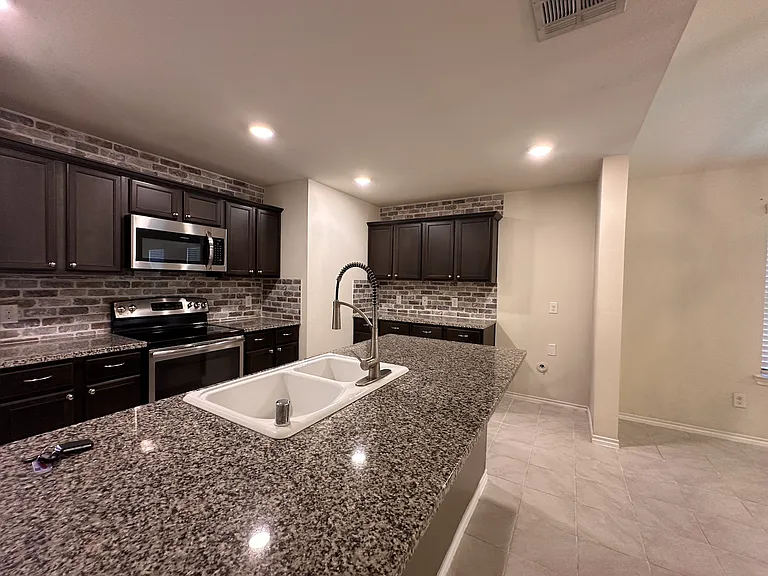 804 Meadow Wood Ln — Photo 4