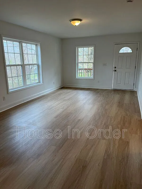 Building Photo - 208 Fountain Way