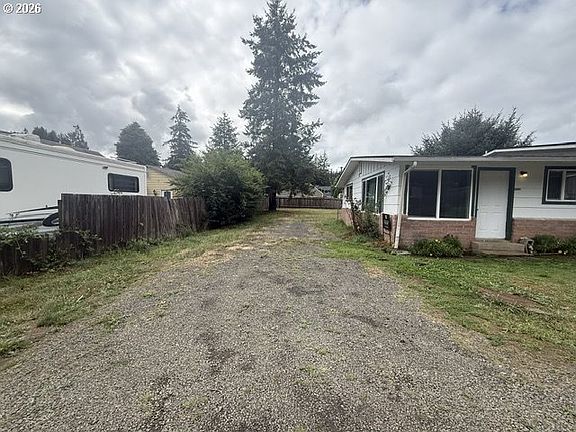 5th image of 11766 Walnut Ave