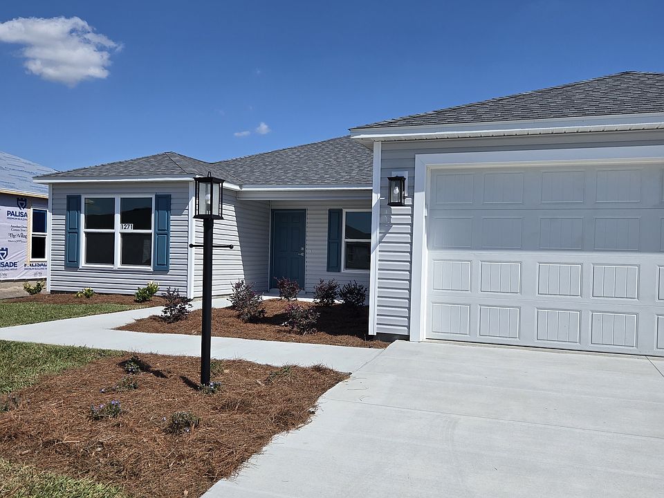 1271 Kish Court, The Villages. A SUN KISSED Cottage. 3/2, approximately 1,400 sq ft.