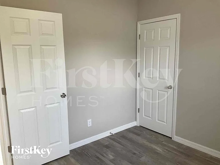 755 Puccini Ave S — Photo 6