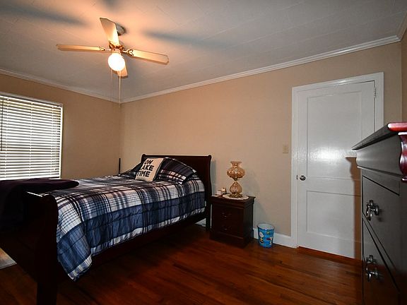 3rd image of 1008 Pine Forest Dr