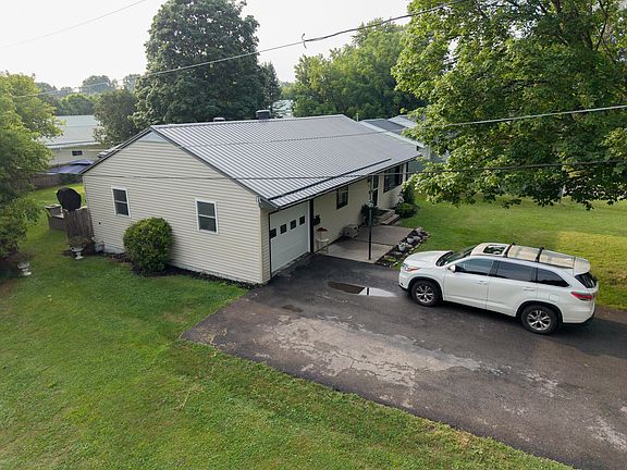 3rd image of 78 Waverly St