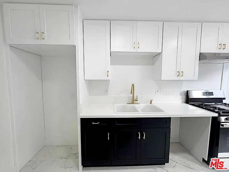 2416 Boone Ave — Photo 5