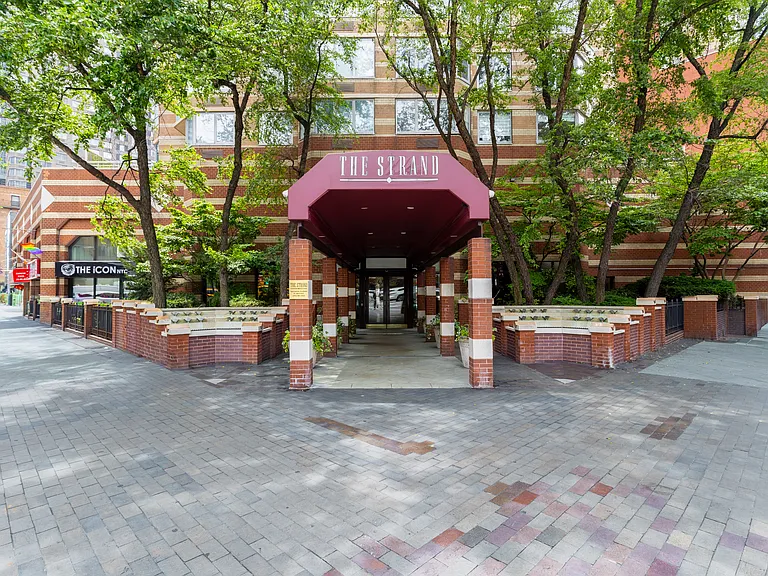 500 W 43rd St #18C — Photo 12