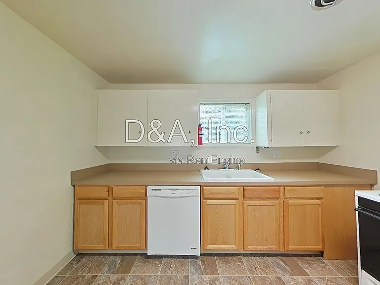 960 NW Cleveland Ave #5 — Photo 5