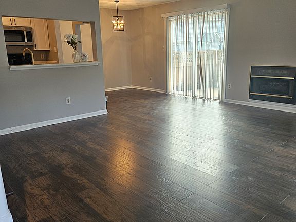 5th image of 332 Wimbledon Chase APT A