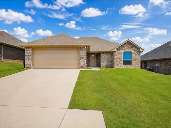 1245 Newcastle Dr, Weatherford, TX 76086