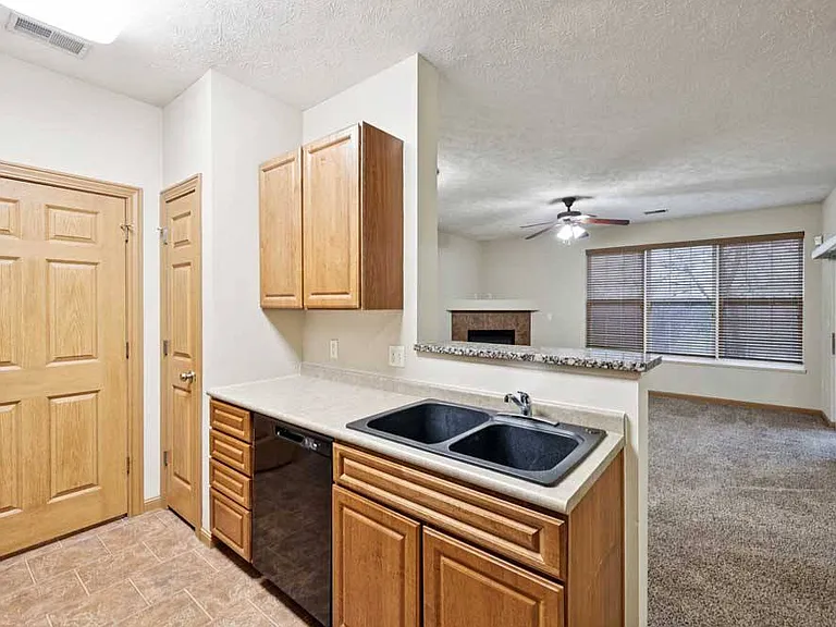 Stone Ridge Estates Apartments & Duplexes — Photo 54