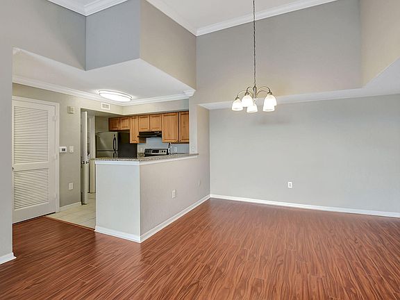 5th image of 15065 Michelangelo Boulevard #305