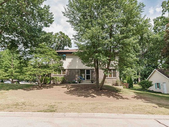 2nd image of 3305 Essex Dr