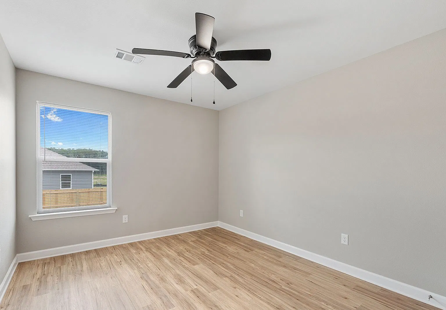 837 Pine Tree Rd — Photo 3