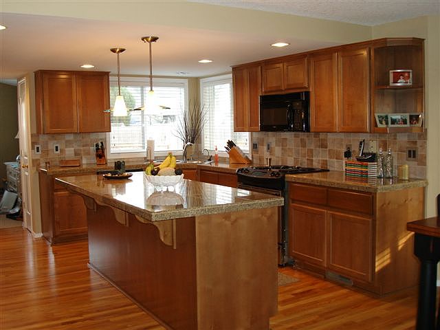 2nd image of 3919 Creston Ave