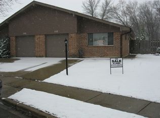 1152 Fulton Dr, Streamwood, IL 60107
