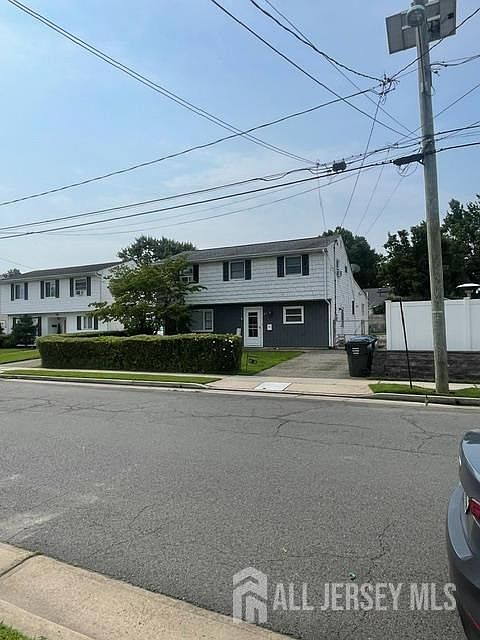 1st image of 84 E Laurel St