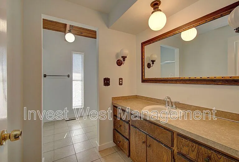 16103 NE 33rd Ave — Photo 17
