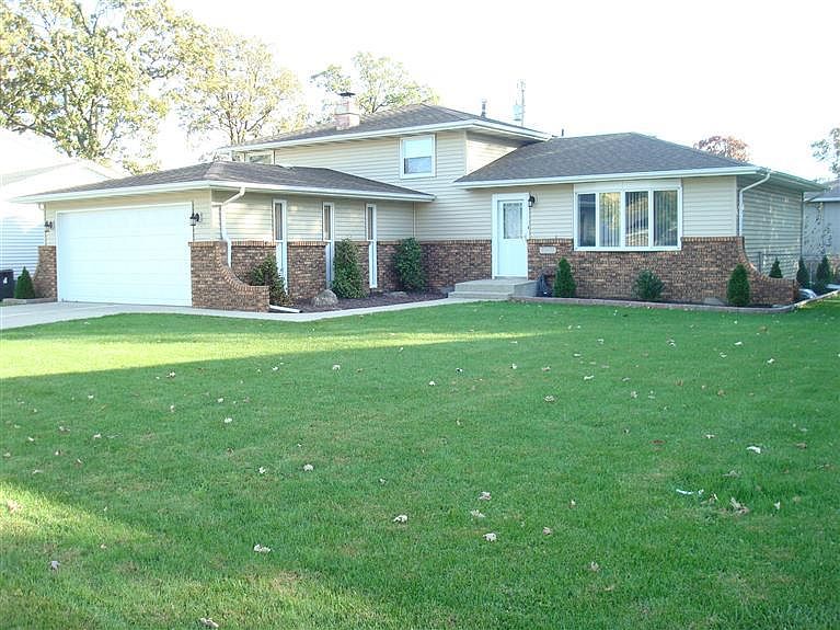 1st image of 2921 Crowsnest Dr