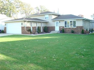 2921 Crowsnest Dr, Hobart, IN 46342