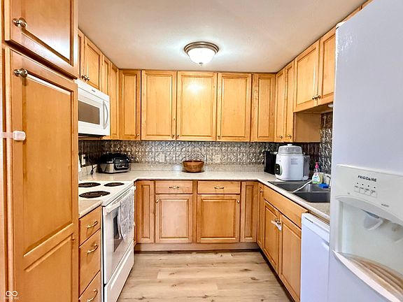 3rd image of 910 Terrace Dr