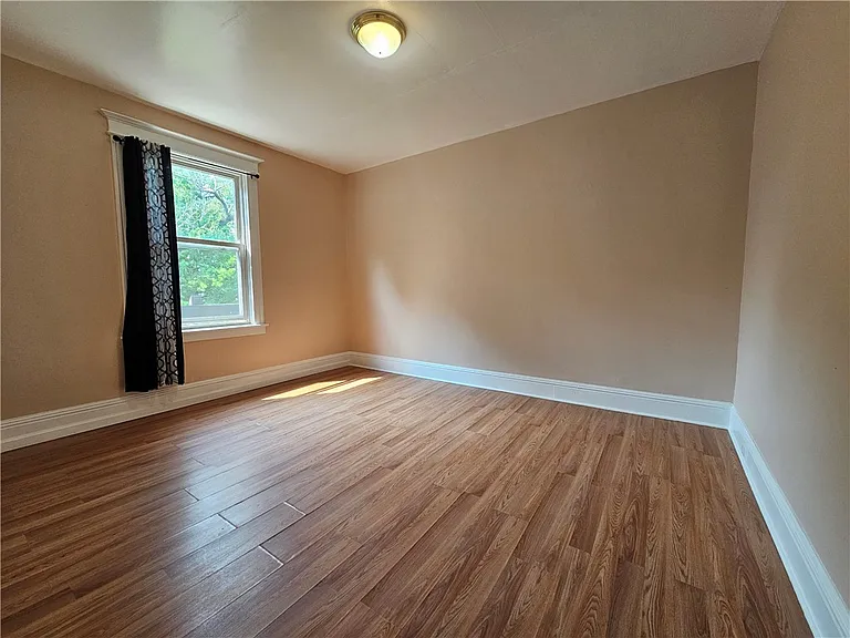 105 Sherman Pkwy — Photo 12