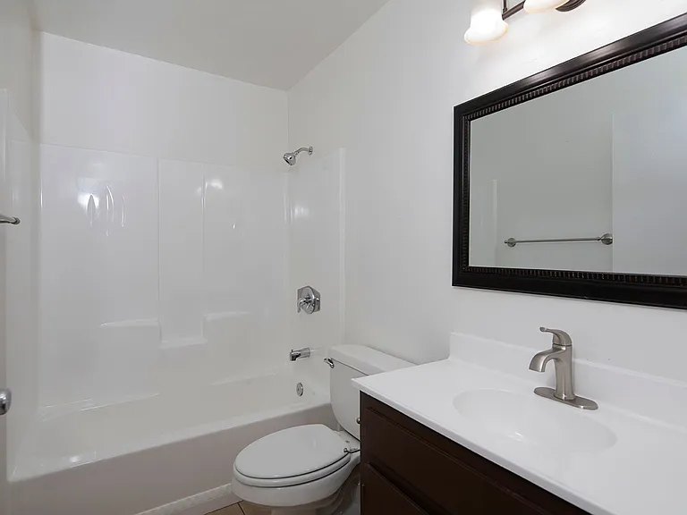 Calla Ave Apartments — Photo 10